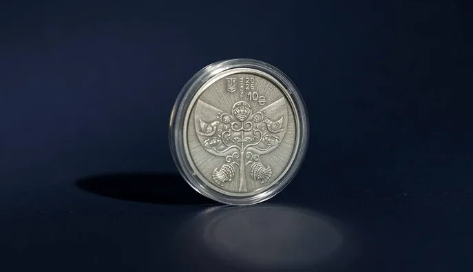 НБУ випустив нову пам'ятну монету "Під покровом" до Дня захисників і захисниць
