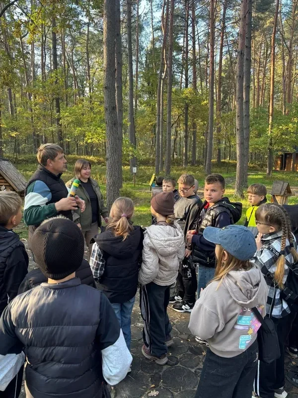 Таємниці дикої природи: на Волині шукали сліди бобрів, а зустріли рідкісного яскраво-блакитного птаха (фото)