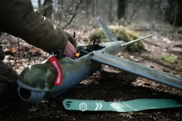 Бійці «Рейду» дроном уразили рідкісну машину росіян, призначену для евакуації та ремонту танків