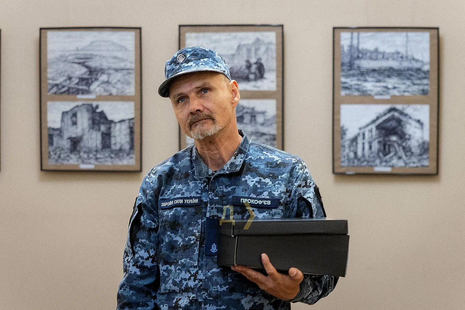 Горелое мясо, затопленные траншеи и разрушенный «АТБ»: одесский ученый, ставший пехотинцем, нарисовал войну (фото)