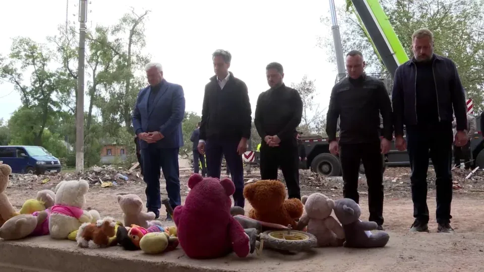 Володимир Зеленський та Ед Мілібенд побували на місці російського удару по Прилуках 