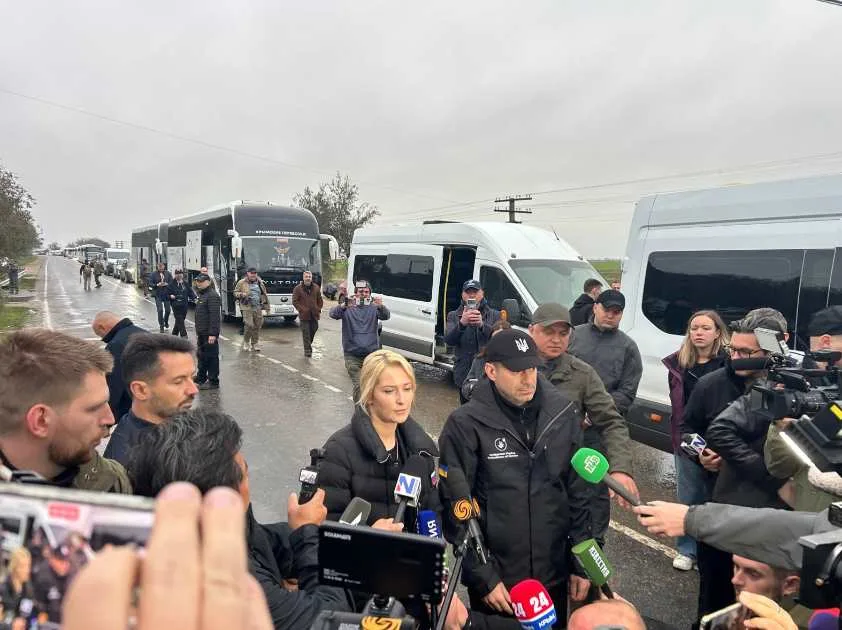 Евакуація з Олешок завершена: скільки людей вивезли, куди їх доправляють та коли вони повернуться в Україну