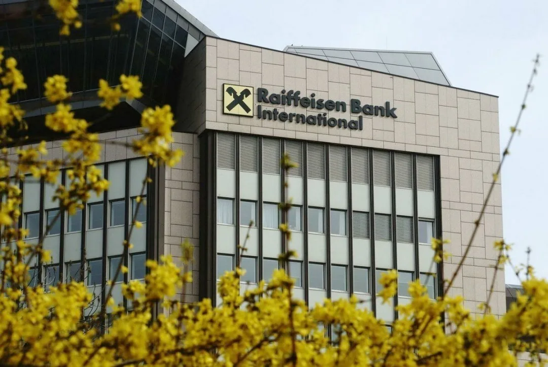 Глава Raiffeisen заявив про готовність вийти з Росії "вже завтра" попри блокування продажу