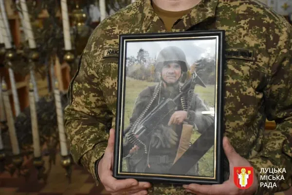Луцька громада провела в останню дорогу захисників Вадима Глобу та Миколу Язиніна (фото)