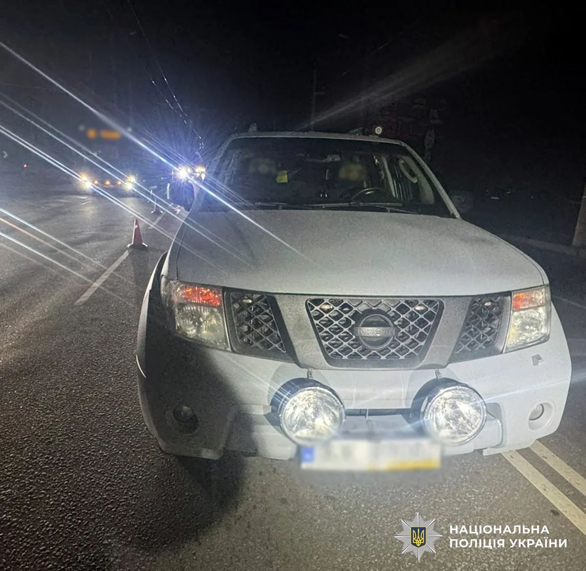 Поліція оформлює ДТП за участю пікапа Nissan