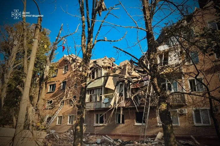 фото развалин квартир в пятиэтажном доме в Прилуках, 7 октября