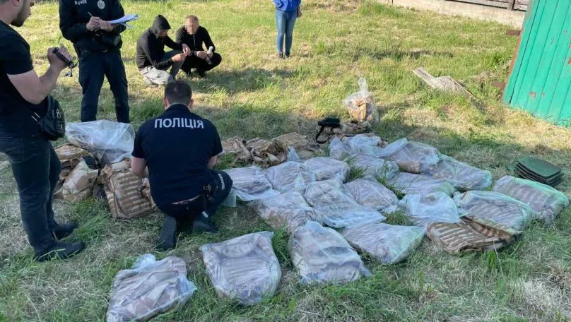 У Львові двом чоловікам дали умовні терміни за крадіжку військового спорядження