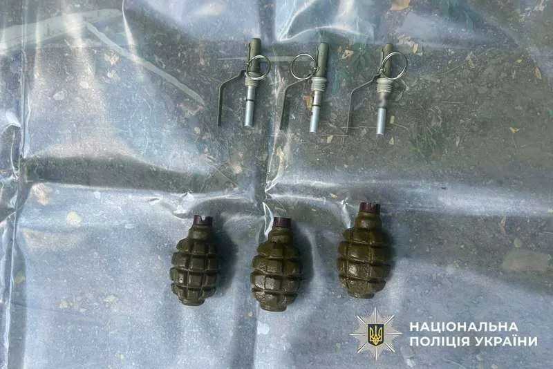 На Буковині затримали мешканця Кіцманя, підозрюють у продажу зброї 