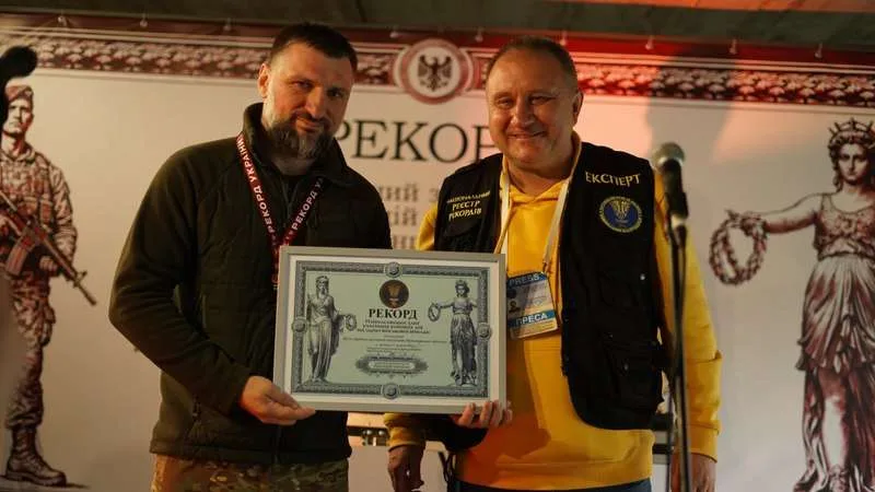 (ФОТО) Понад сотня учасників: у Чернівцях зафіксували рекорд України з масового забігу військових і ветеранів
