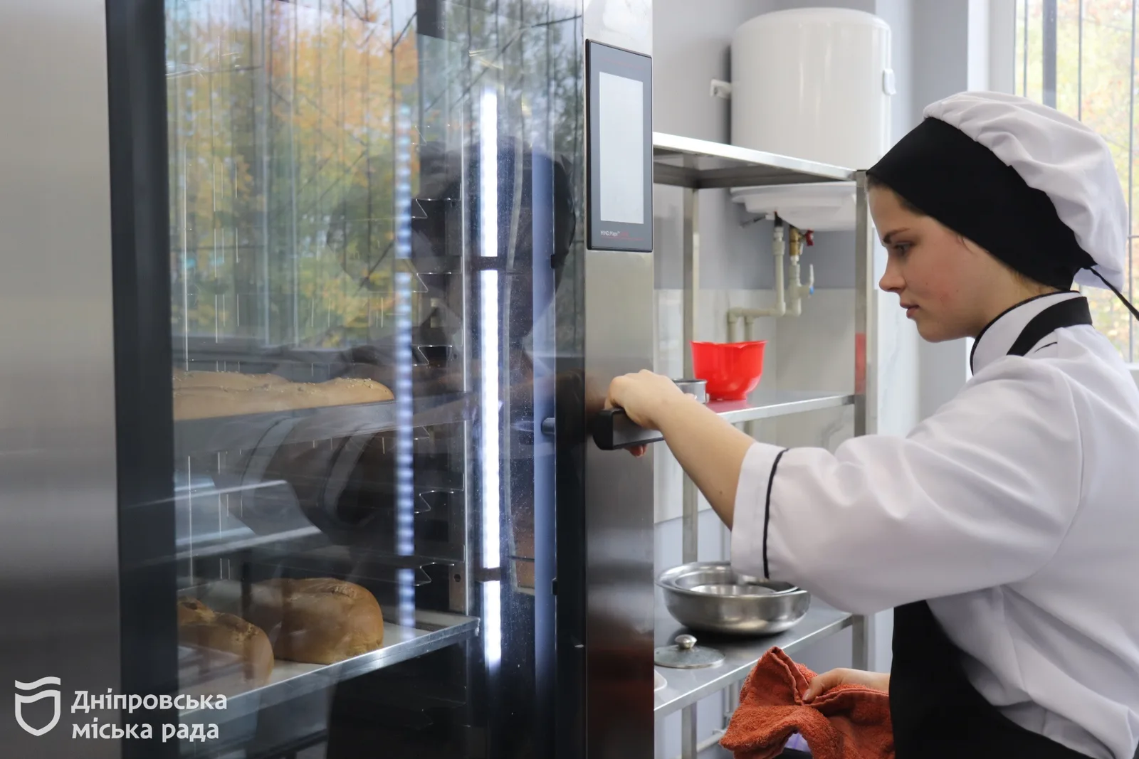 Єдина в області: у Дніпрі показали, як працює лабораторія для підготовки професійних пекарів