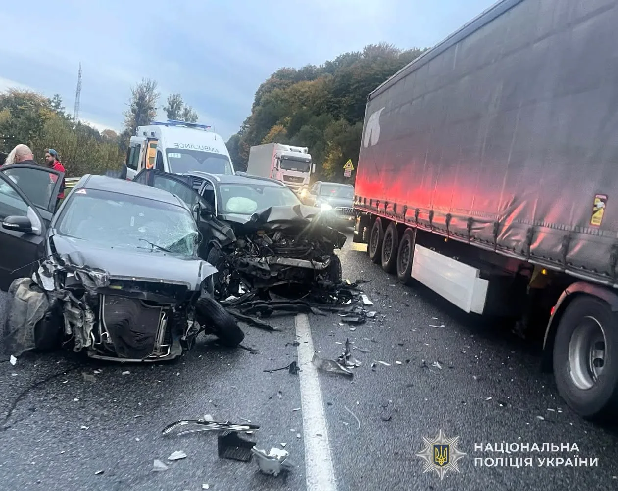 На Львівщині в автотрощі постраждали шестеро людей, серед них діти