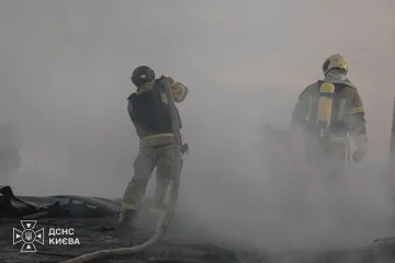 У Києві ліквідували пожежі через атаку РФ у Святошинському районі