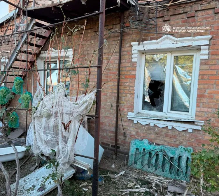11 людей дістали поранень: понад 50 разів ворог атакував три райони Дніпропетровщини - 06.10.2026 11 людей дістали поранень: понад 50 разів ворог атакував три райони Дніпропетровщини - 06.10.2026