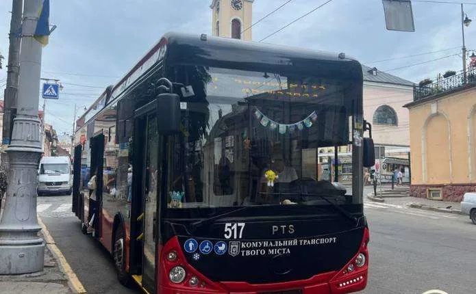 У суботу, 10 жовтня, у Чернівцях окремі маршрути курсуватимуть зі змінами