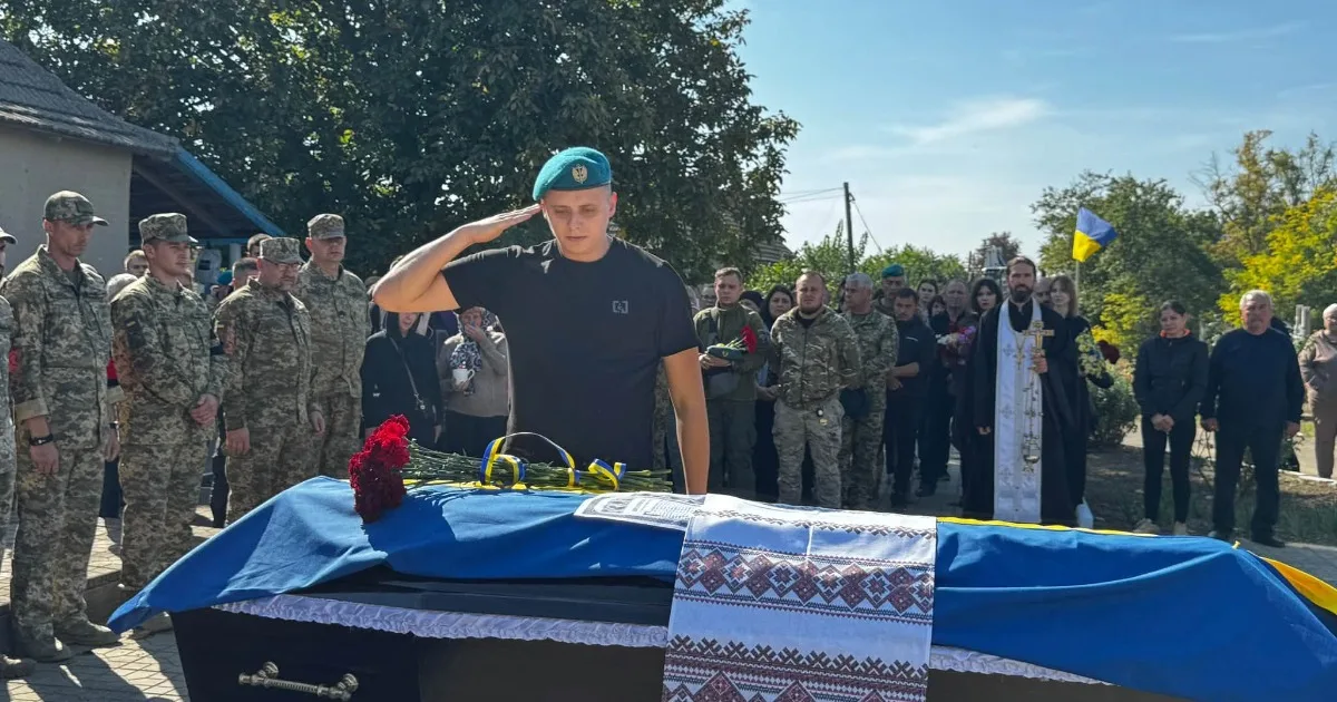В Ізмаїльському районі попрощалися з 21-річним Героєм Мінженером Євгеном за позивним “Андатра”