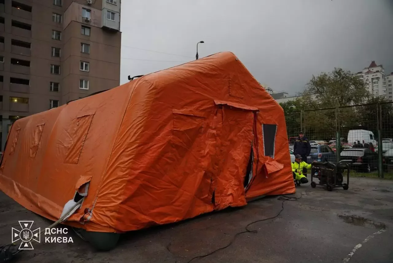 Посилена безпека та пункти підтримки: МВС розгортає намети ДСНС у районах столиці