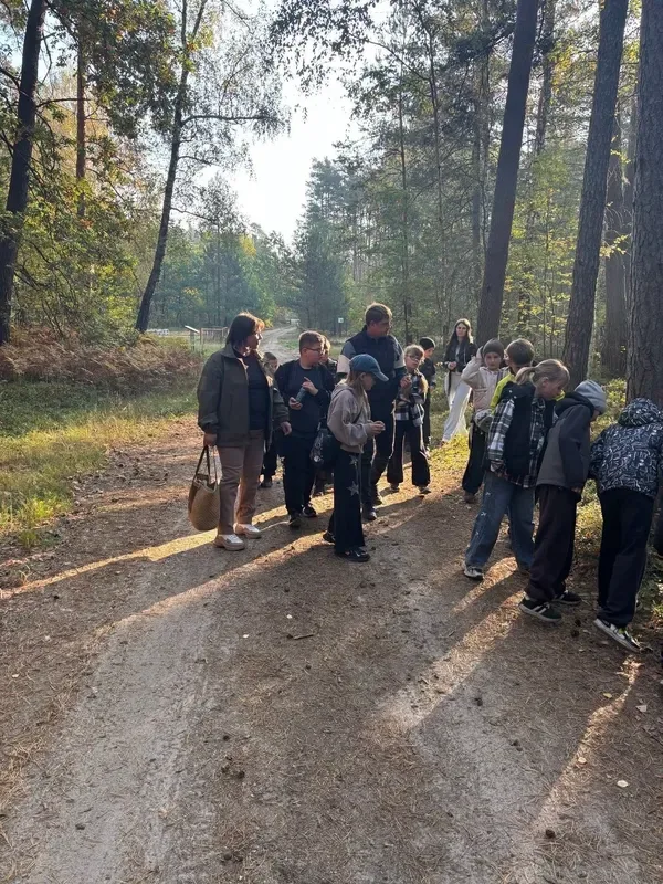 Таємниці дикої природи: на Волині шукали сліди бобрів, а зустріли рідкісного яскраво-блакитного птаха (фото)