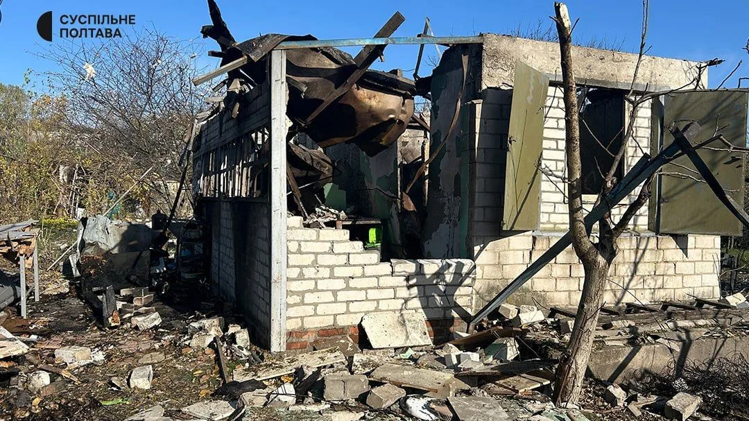 Падіння уламків ворожого БпЛА на Кременчуччині: з’явилися фото наслідків пожежі й руйнувань