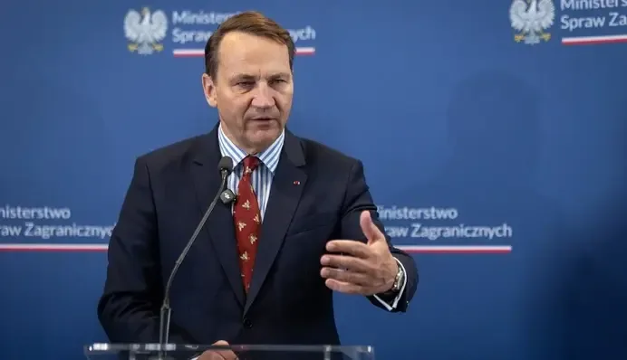 Трамп має тиснути на Путіна, а не на Зеленського — глава МЗС Польщі