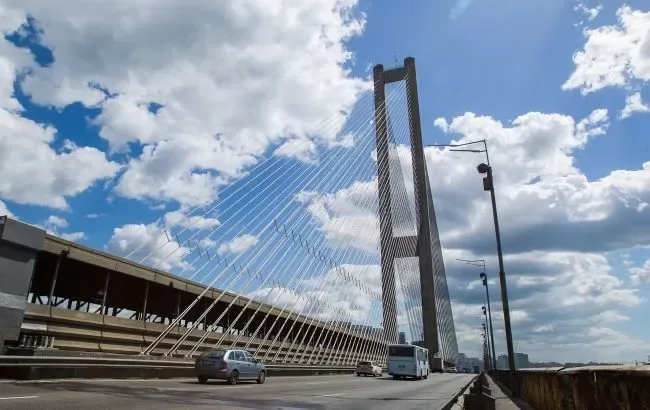 У Києві відновили автомобільний рух Південним мостом після нічної атаки РФ