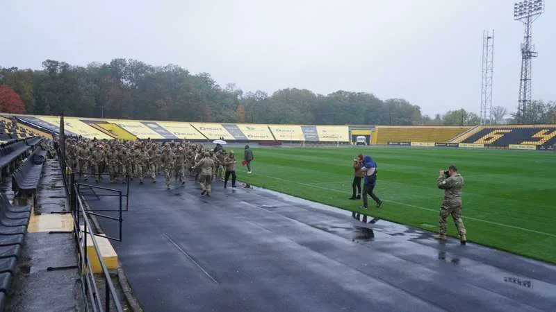 (ФОТО) Понад сотня учасників: у Чернівцях зафіксували рекорд України з масового забігу військових і ветеранів