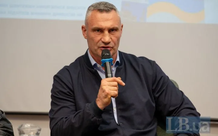 Росіяни пошкодили у Києві високовольтну ЛЕП, тиск води на двох берегах понижений