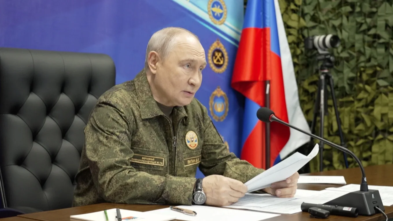 Путін знову вдягнув камуфляж – рапортував про успіхи армії РФ, перебільшив їх у 45 разів