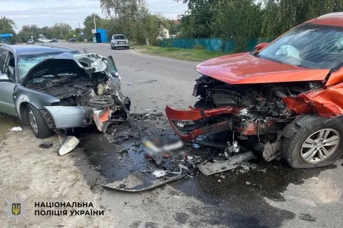Лобове зіткнення в Яготині: водій KIA загинув, ще двоє людей у лікарні