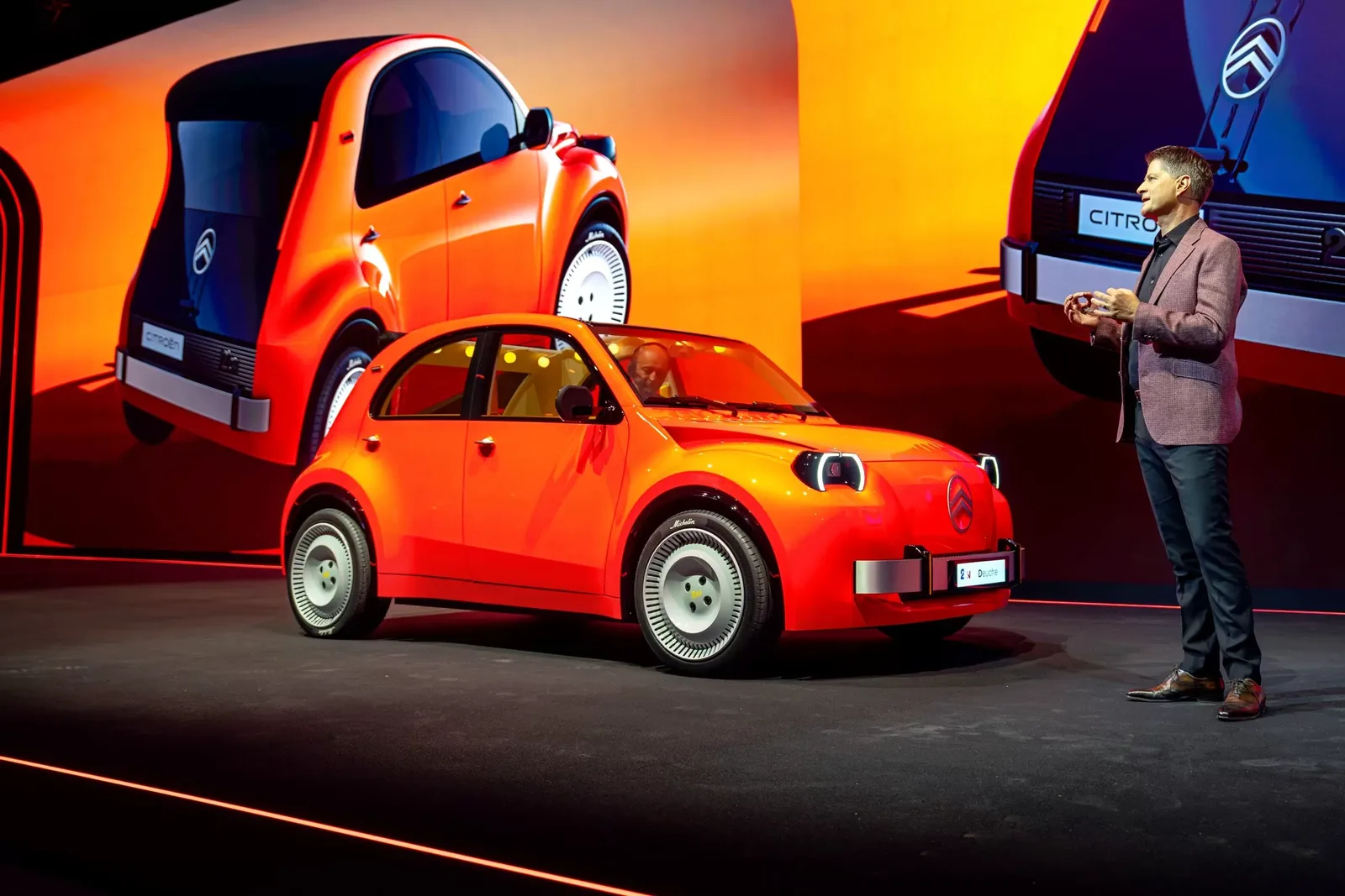 Паризький автосалон 2026: електромобіль Citroen 2CV у ретростилі показали офіційно