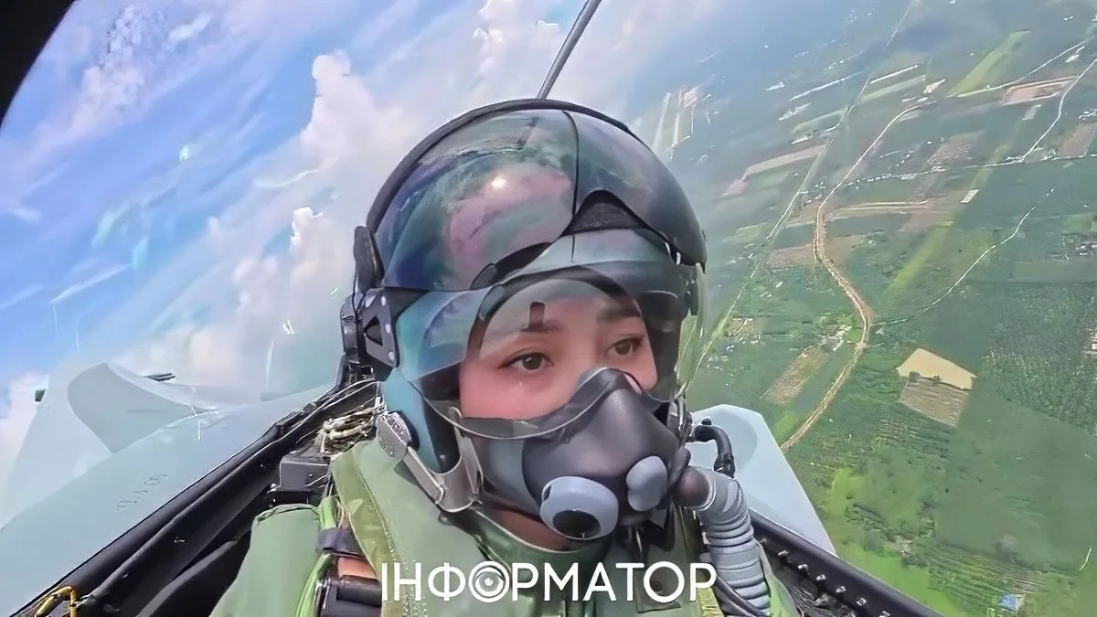 Королева Таиланда самостоятельно подняла в воздух боевой истребитель Gripen