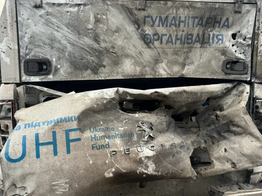 19 жовтня поблизу Новоандріївки на Дніпропетровщині російський FPV дрон атакував броньований гуманітарний пікап STEEL евакуаційної місії