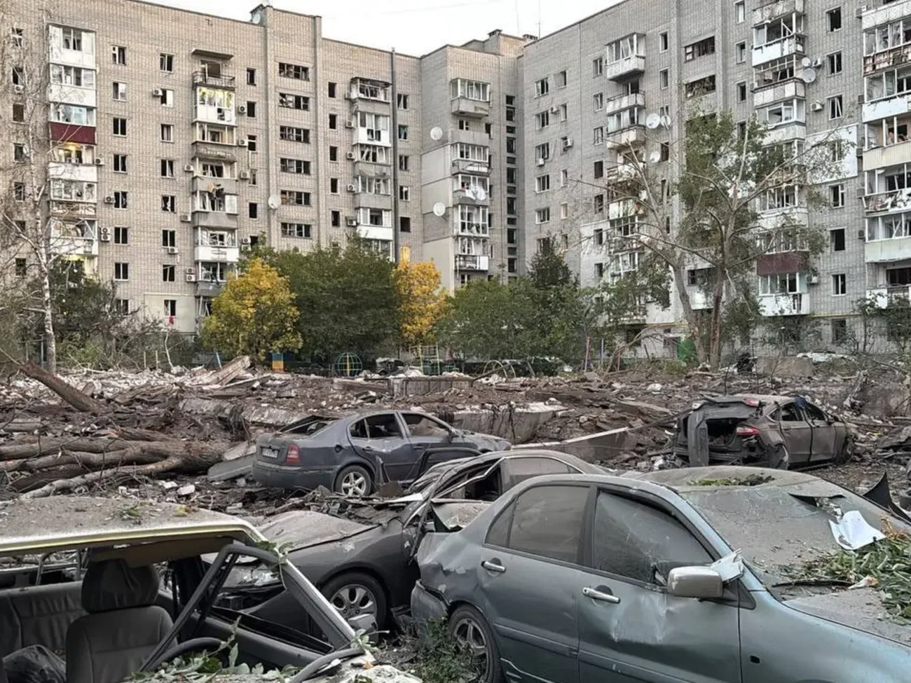 "Щоб ми боялися засинати. Відпускати дітей від себе". РФ масовано вдарила по Україні, є загиблі