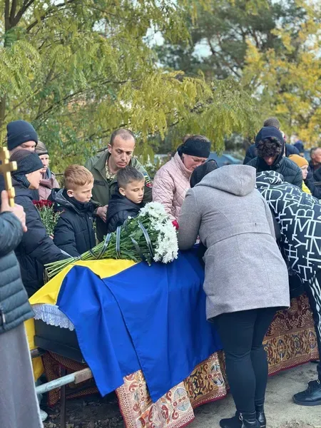 Помер від важкого поранення: на Волині попрощалися з Героєм Романом Лисюком (фото)