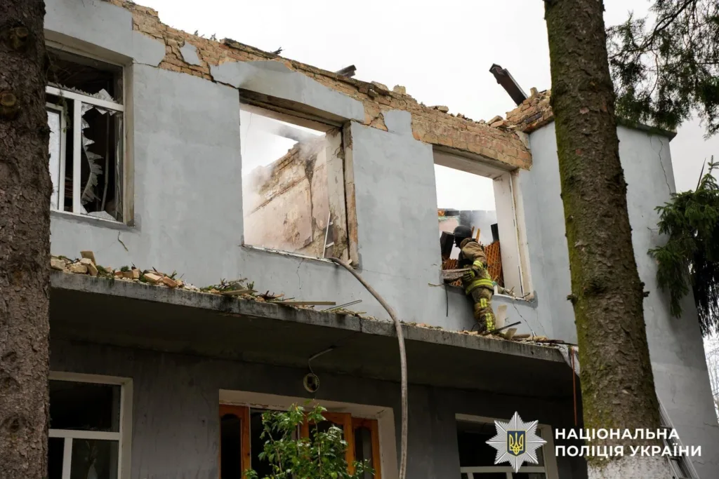 рф вдарила дроном по навчальному закладу в Рівному — постраждали 20 людей 2