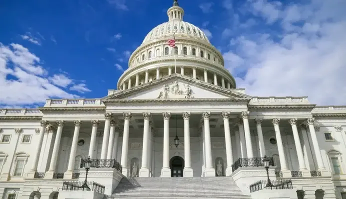 Конгрес США готує законопроєкт про повну заборону закупівель російської нафти