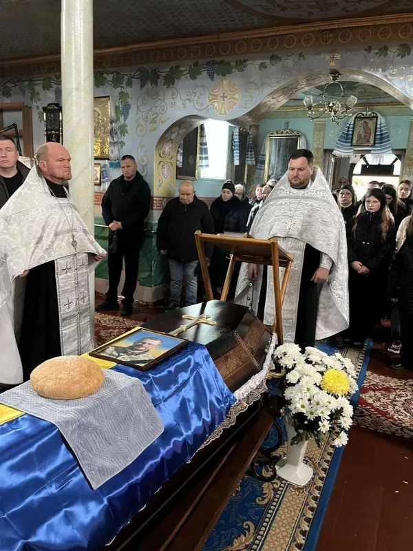 Майже рік вважався зниклим: на Волині попрощалися з воїном Анатолієм Ленартовичем (фото)