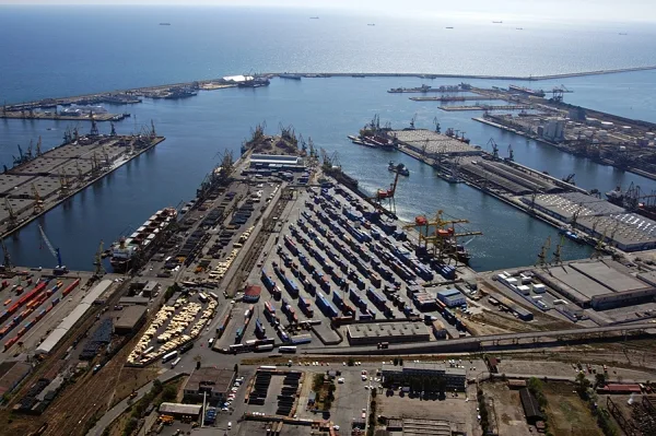У Чорному морі біля Констанци тоне атаковане судно: є жертви