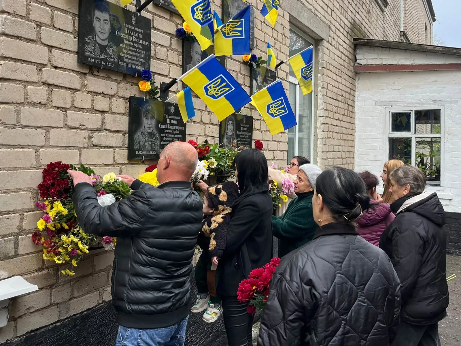 Меморіальні дошки на честь загиблих братів відкрили у селищі Кам'янець на Кіровоградщині