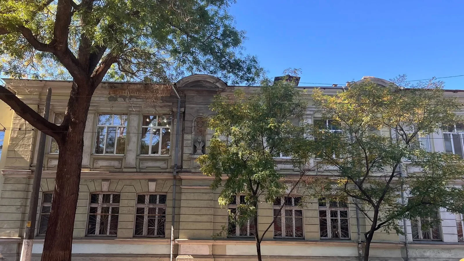 Фасад старого будинку