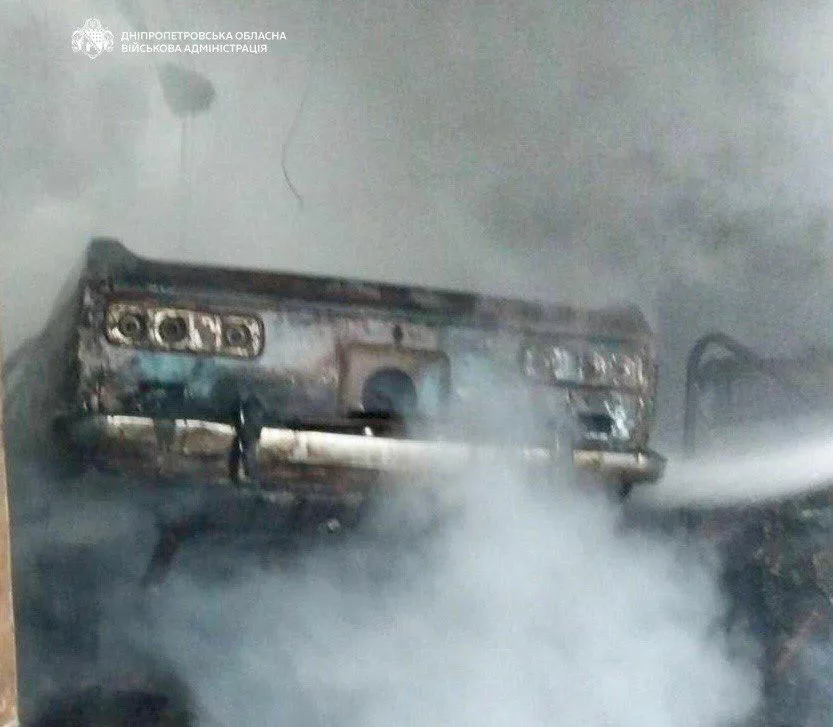 Ворожа атака на Дніпро: згоріли приватний гараж та автівка - 13.10.2026