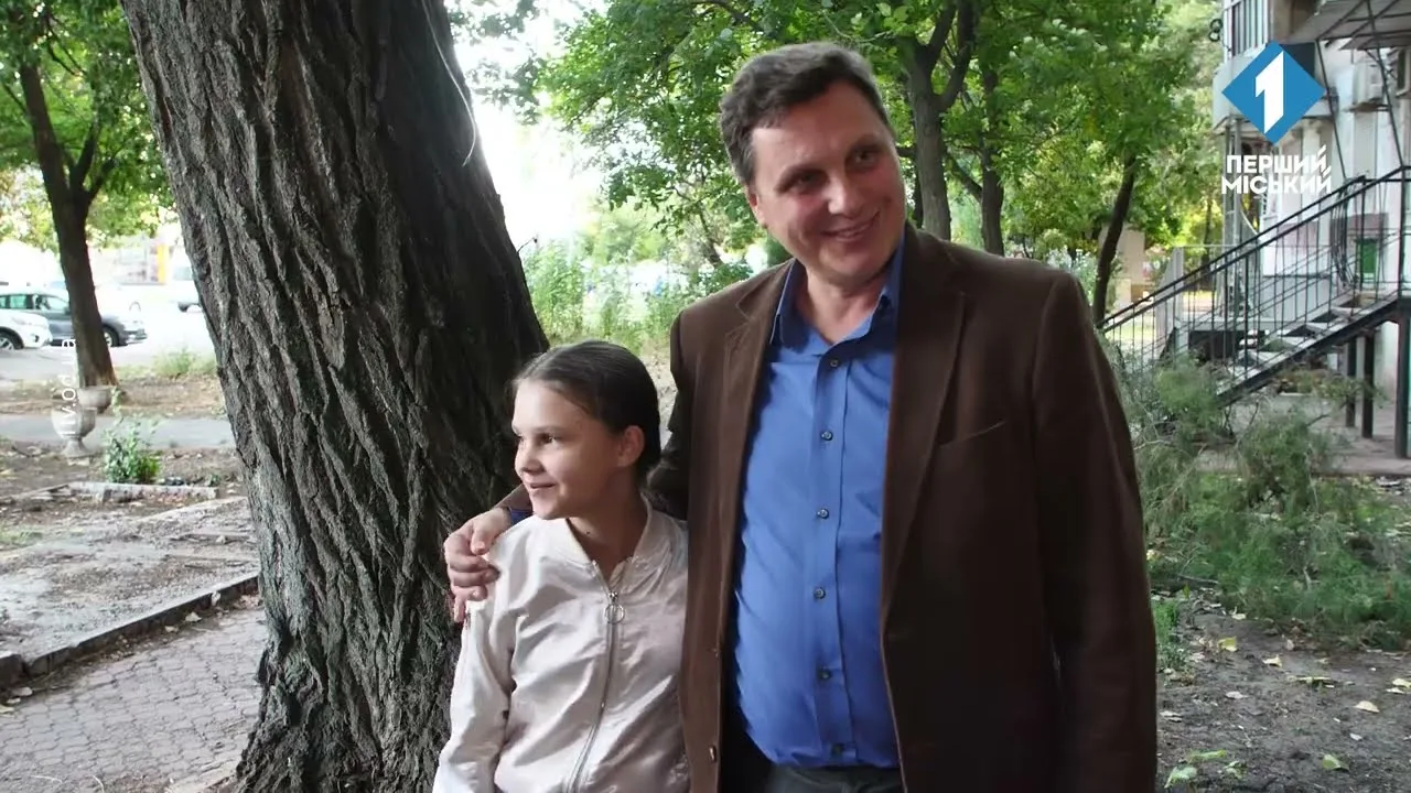 Шість дітей чекають на світло: чому родина не може жити у квартирі, яку їй надало місто