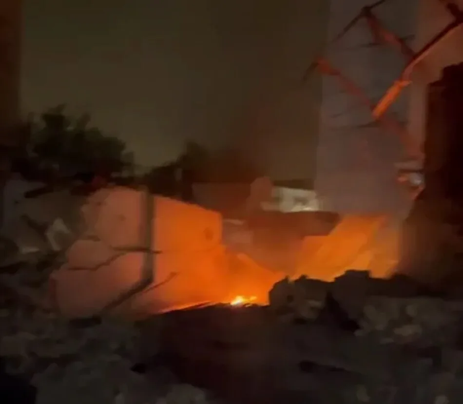 Зеленський повідомив, що росіяни вдарили балістикою по одному з університетів та житлових кварталах Києва