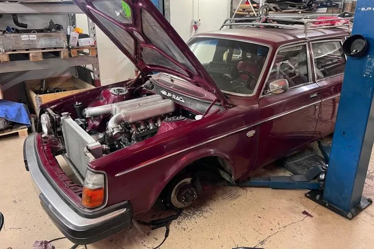 Автомобиль Volvo 240