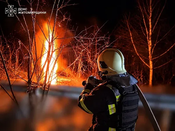 На Житомирщині ворог вдарив дронами по залізниці та енергооб’єктах (фото)