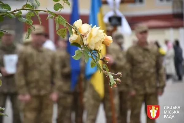Луцька громада провела в останню дорогу захисників Вадима Глобу та Миколу Язиніна (фото)