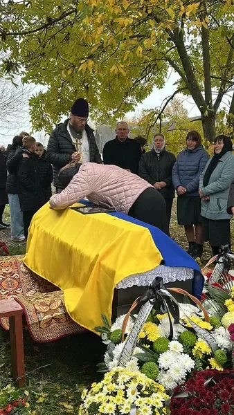 Помер від важкого поранення: на Волині попрощалися з Героєм Романом Лисюком (фото)
