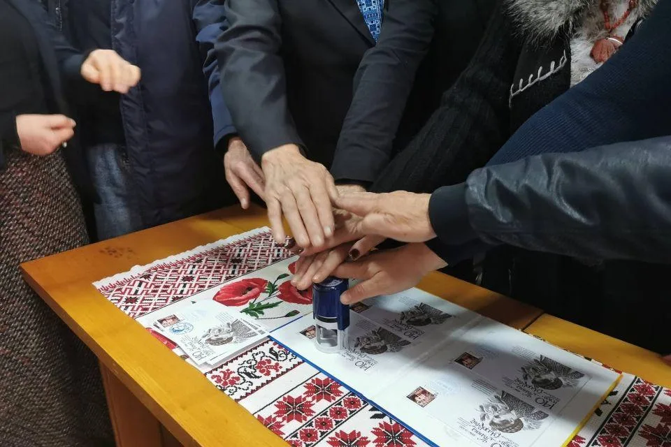 У Тернополі презентували поштову марку на честь 140-річчя Іванни Блажкевич