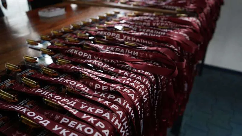 (ФОТО) Понад сотня учасників: у Чернівцях зафіксували рекорд України з масового забігу військових і ветеранів