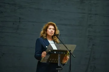 Чинна президентка Болгарії перемагає на виборах, але буде другий тур - екзитпол