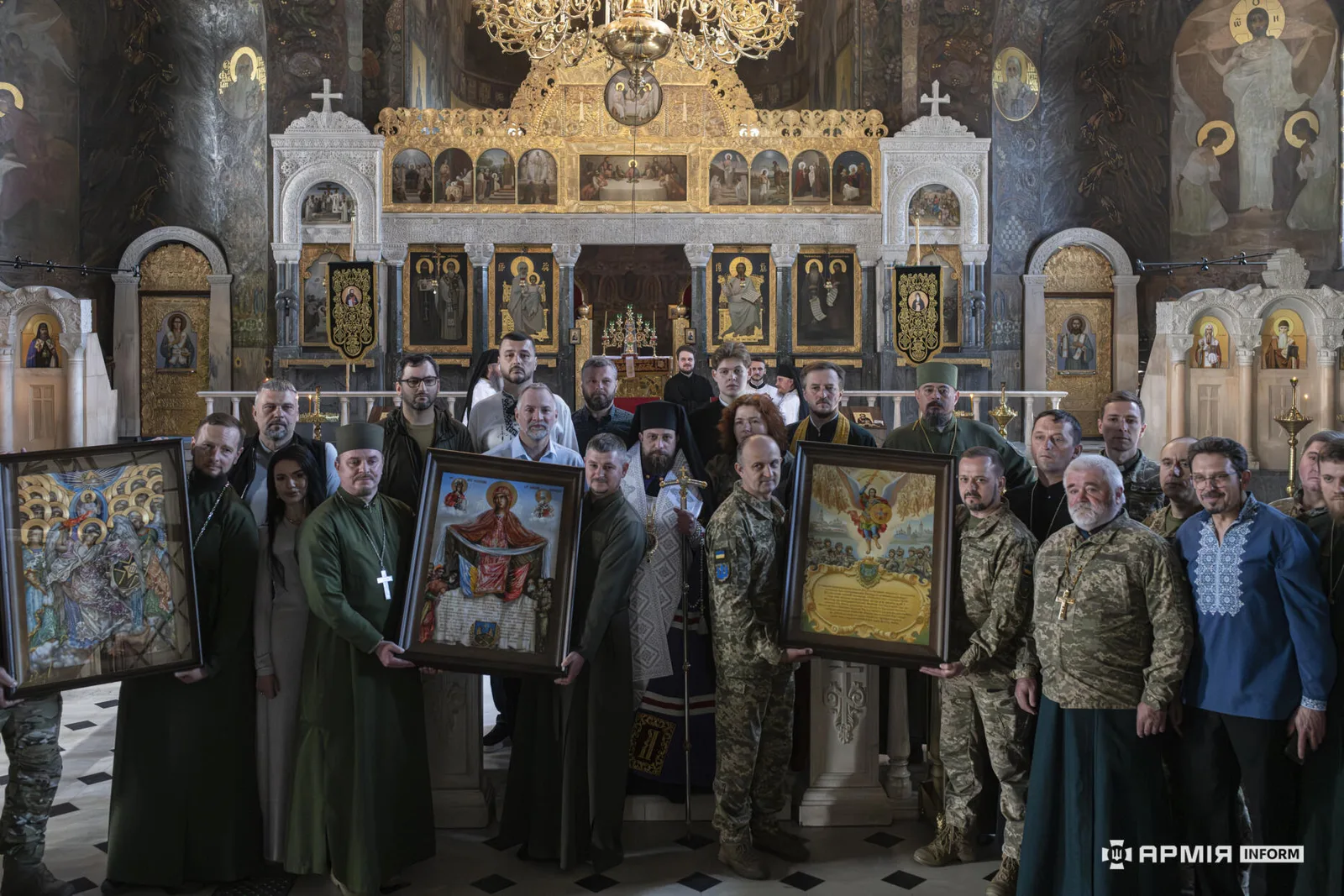 У Києво-Печерській лаврі освятили військові ікони для армійських корпусів і бригад